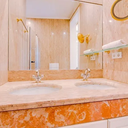 Stunning Views For Up To 4 Pax In Chiado Apartmán *